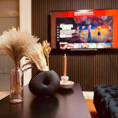 Apartamento Cologne Luxe Living: Opulent Elegance Unleashed Exterior foto