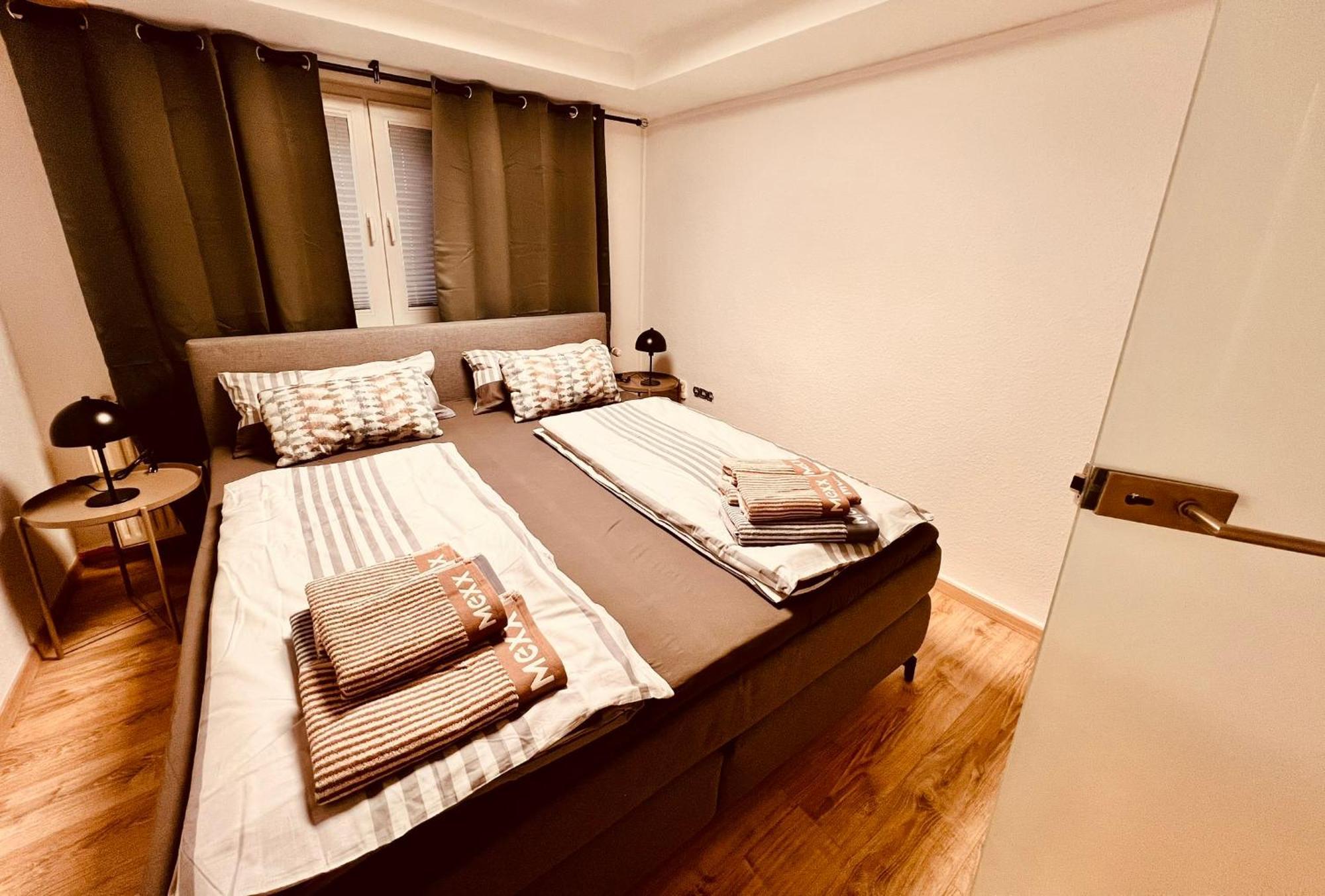 Apartamento Cologne Luxe Living: Opulent Elegance Unleashed Exterior foto