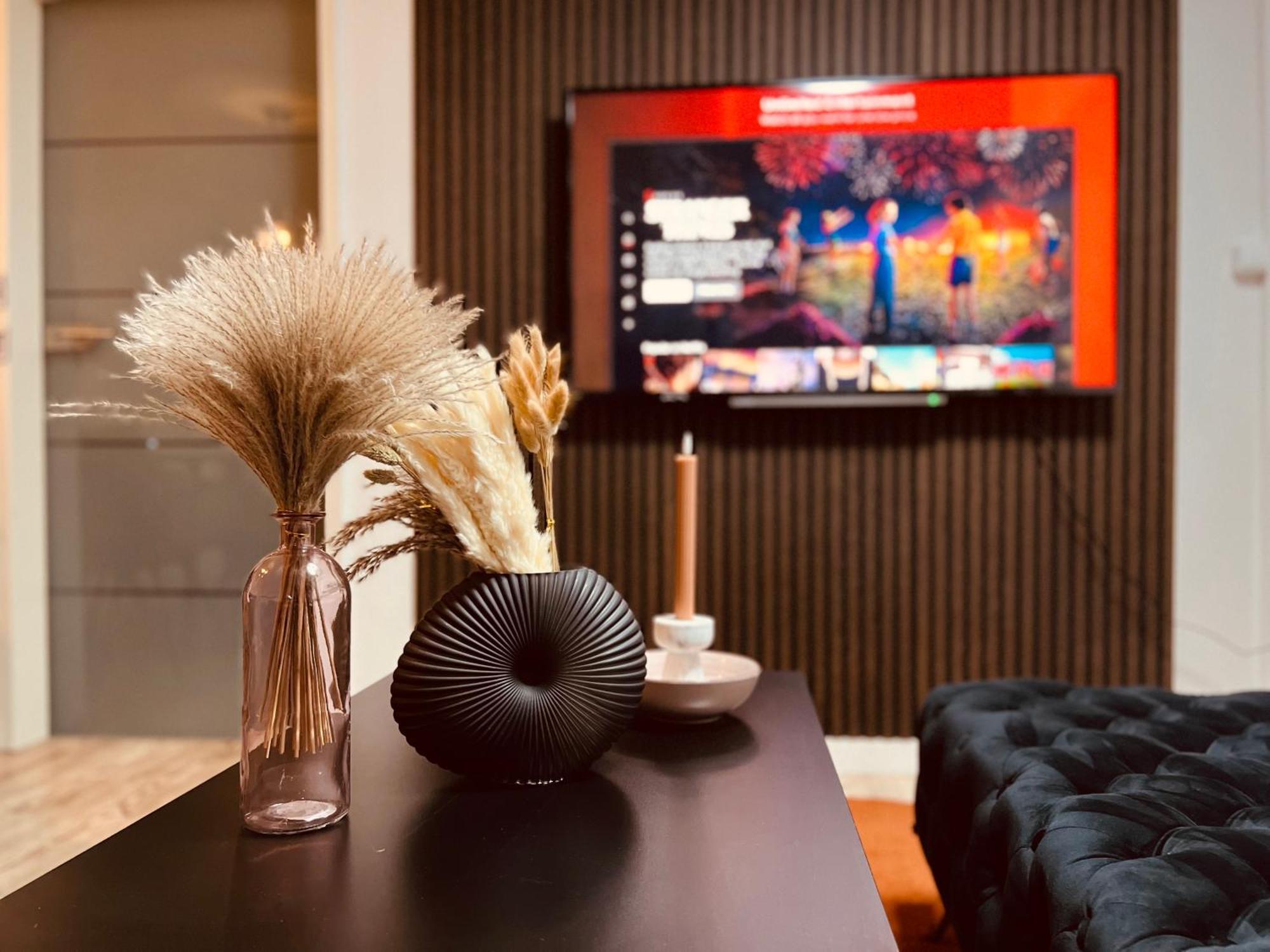 Apartamento Cologne Luxe Living: Opulent Elegance Unleashed Exterior foto