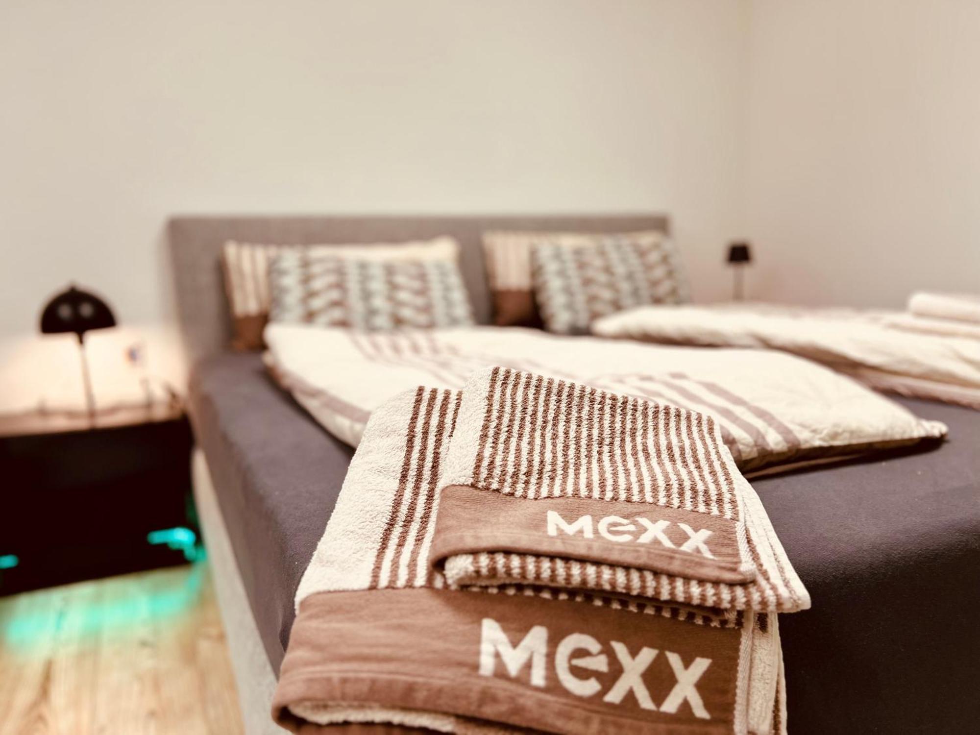 Apartamento Cologne Luxe Living: Opulent Elegance Unleashed Exterior foto